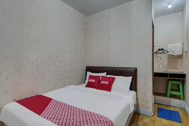 Super Oyo Capital O 3198 Sukomanunggal Inn Surabaya Buitenkant foto