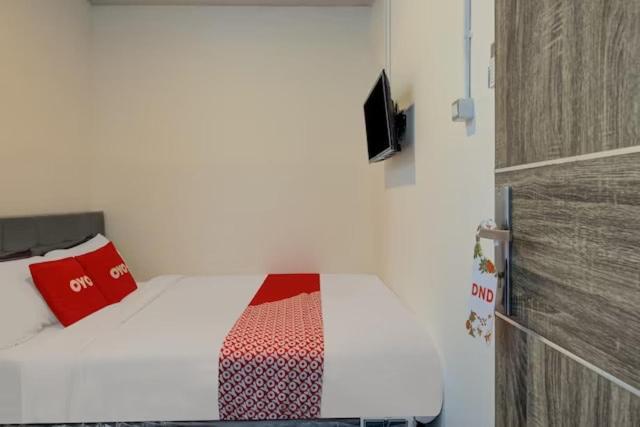 Super Oyo Capital O 3198 Sukomanunggal Inn Surabaya Buitenkant foto